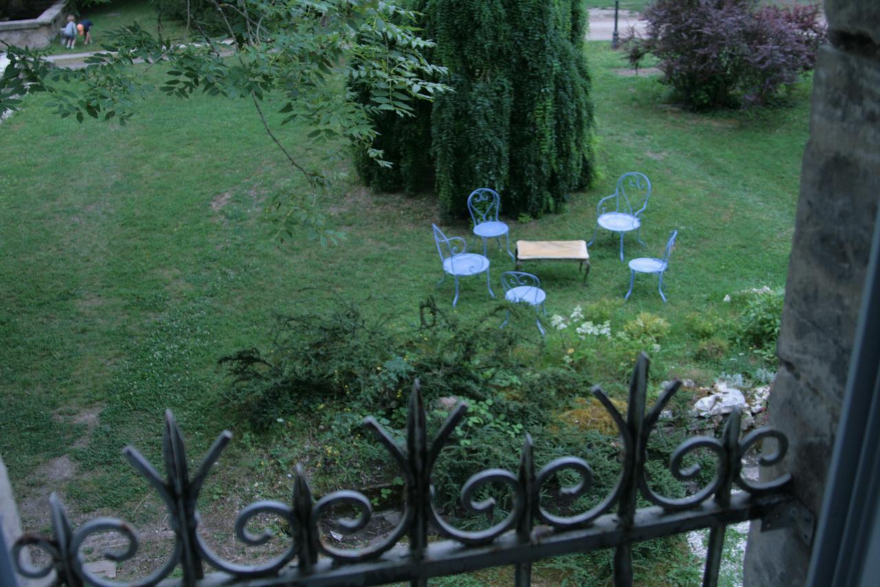 לינה וארוחת בוקר Ancy-le-Franc Domaine Des Douves מראה חיצוני תמונה