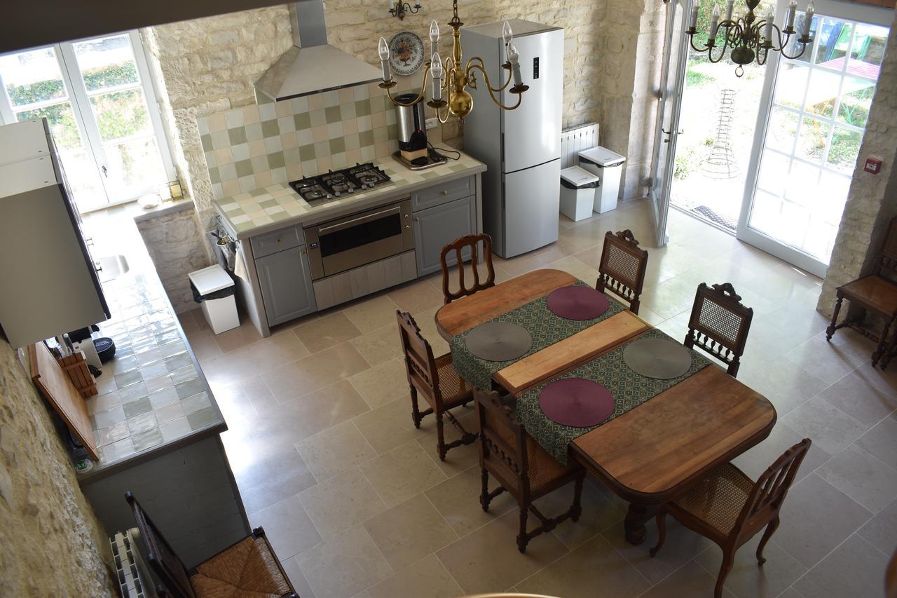 לינה וארוחת בוקר Ancy-le-Franc Domaine Des Douves מראה חיצוני תמונה