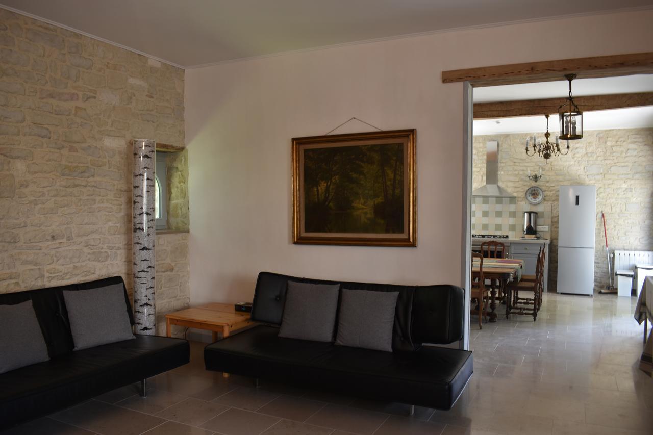 לינה וארוחת בוקר Ancy-le-Franc Domaine Des Douves מראה חיצוני תמונה